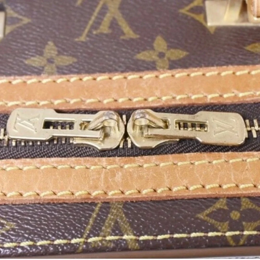 Louis Vuitton - Picture 6 of 16